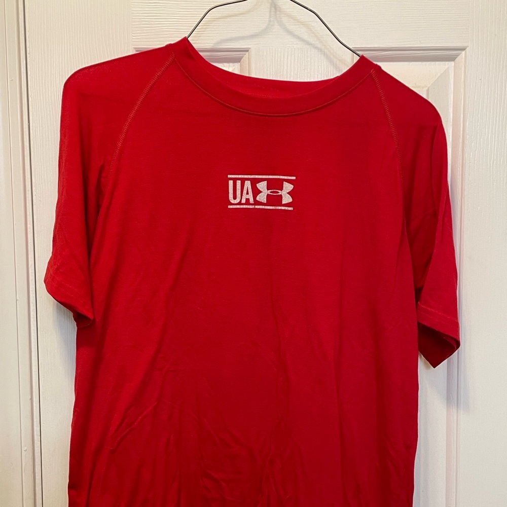 Under Armour boys shirt youth large